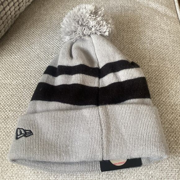 New Era MLB Tampa Bay Rays New Era Gray/Black Rebound Cuffed Knit Hat with Pom - Picture 6 of 6